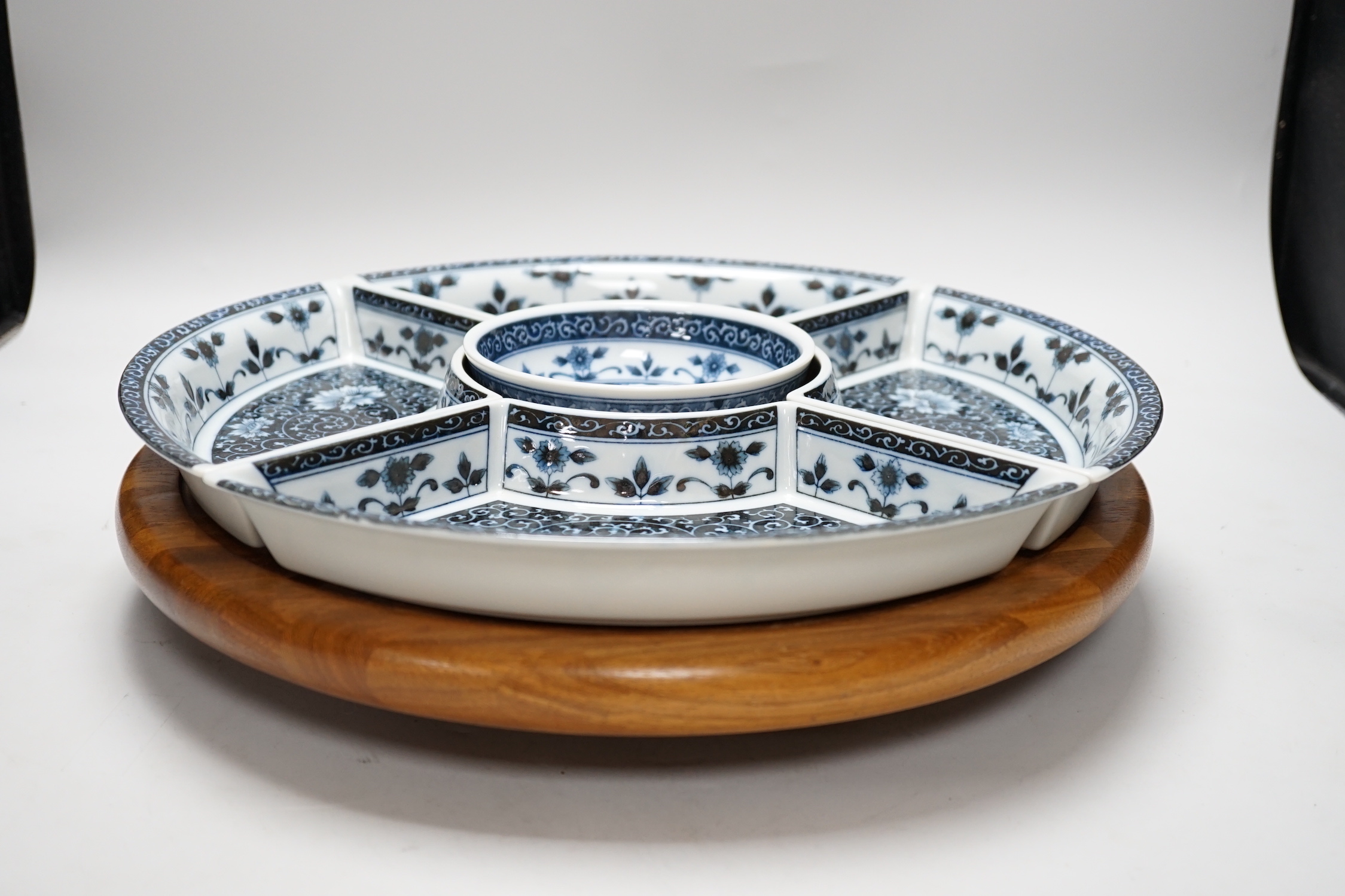 A Chinese porcelain blue and white lazy Susan or supper dish set, 38cm high